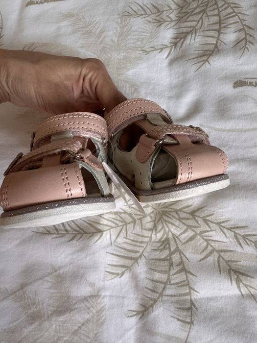 Нови сандали за бебе момиче естествена кожа 20 номер