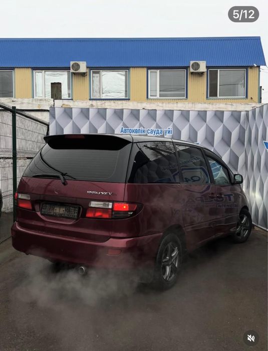 Продам Toyota Previa 2003 года.