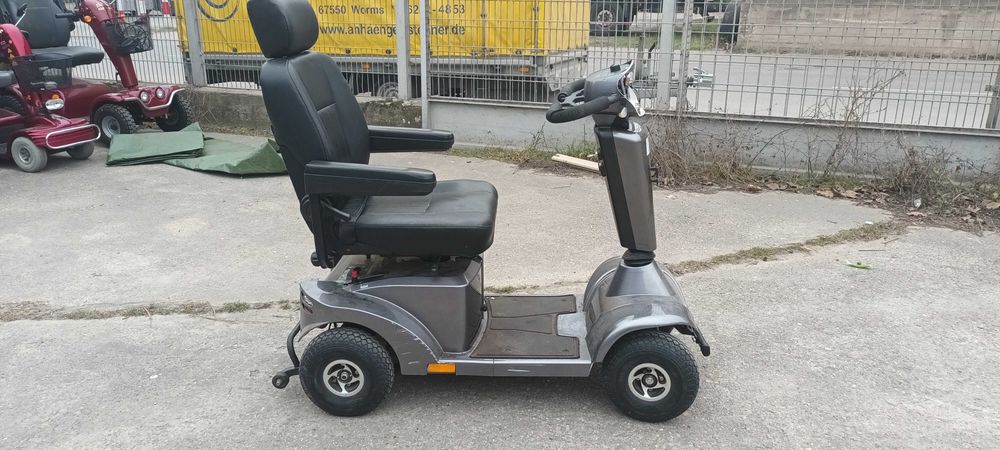 Инвалиден скутер на част