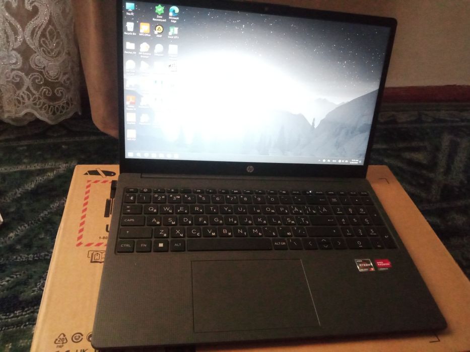 Hp AMD Ryzen i3 7320U