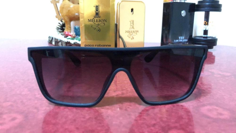 Vând ochelari de soare Emporio armani