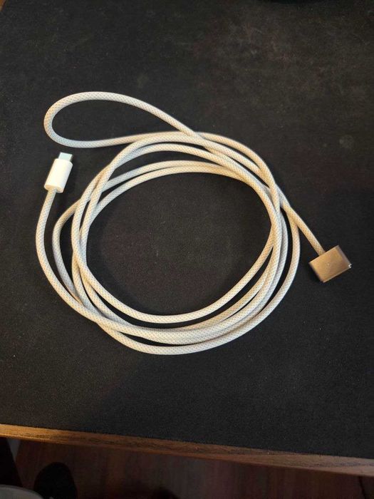 Зарядно Apple + кабел USB-C към MagSafe 3 Cable, оригинални от Macbook Air M3 35W