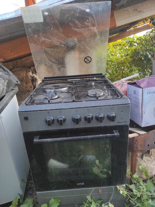 Продам газовую плиту