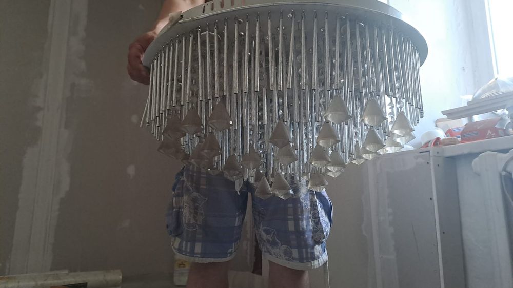 Продам люстру б/у