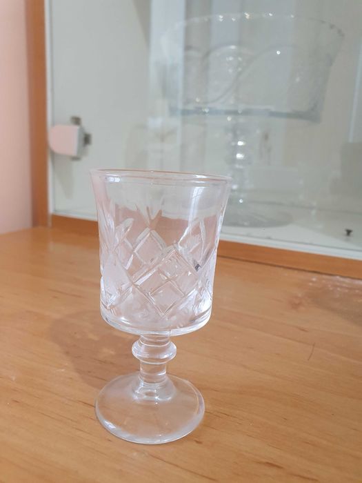 Стаканы , рюмки.