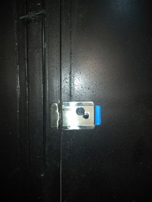 Продается замок от домофона