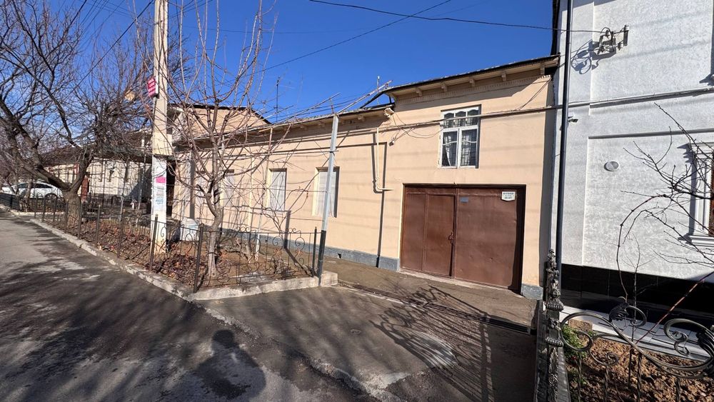 Tayor hovli sotiladi