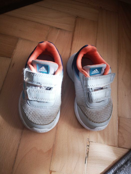 Два чифта Адидас н. 21