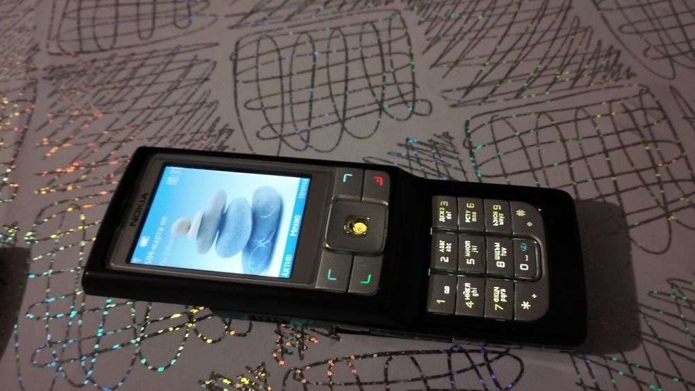 Продам телефон .