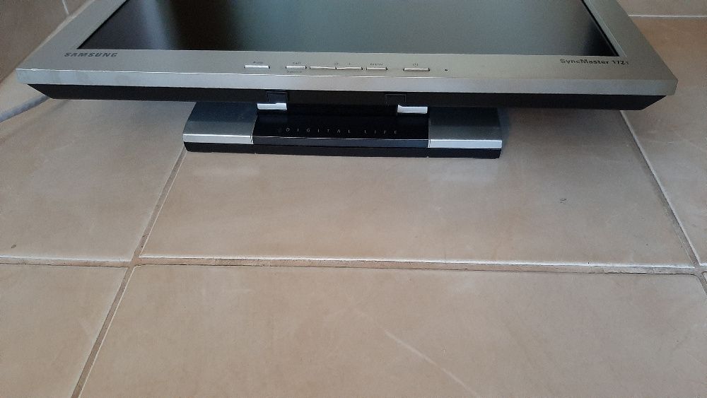 Сгъваем монитор Samsung SyncMaster