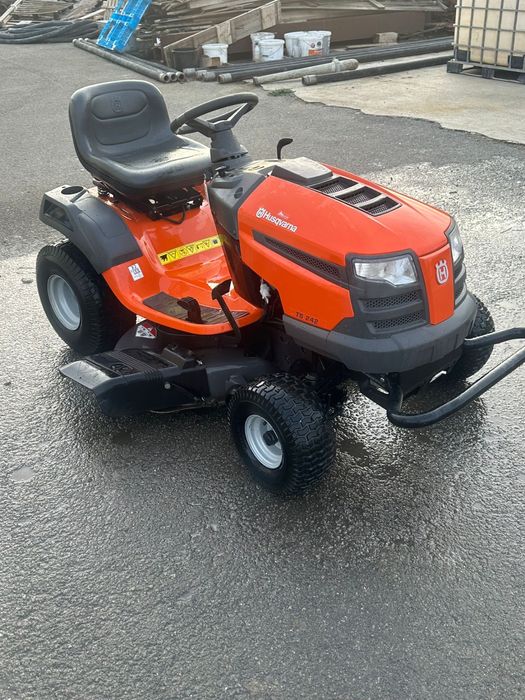 Tractoras tuns iarba husqvarna 70 ore lucrate