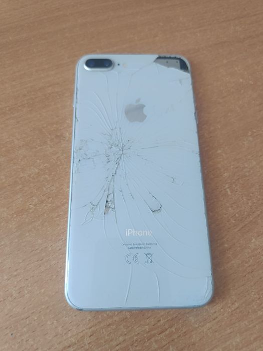 iPhone 8 plus 64гб есть трещины