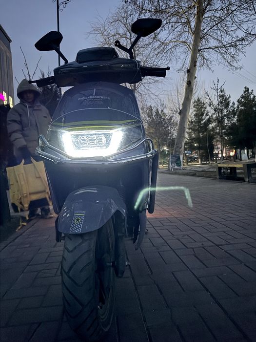 Elektr skuter 6talik 4 ta skorost xolati yaxshi