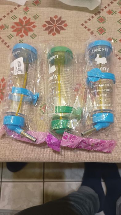 Глинени поилки хранилки за птици,гълъби папагали, пилета кокошки зайци