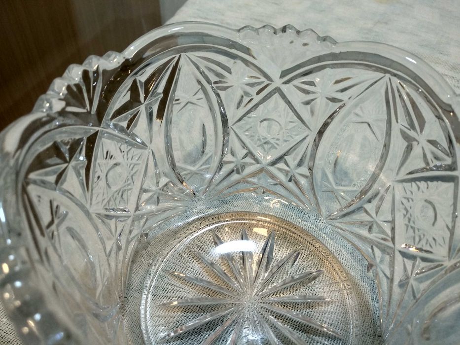 Ваза, чаша     .