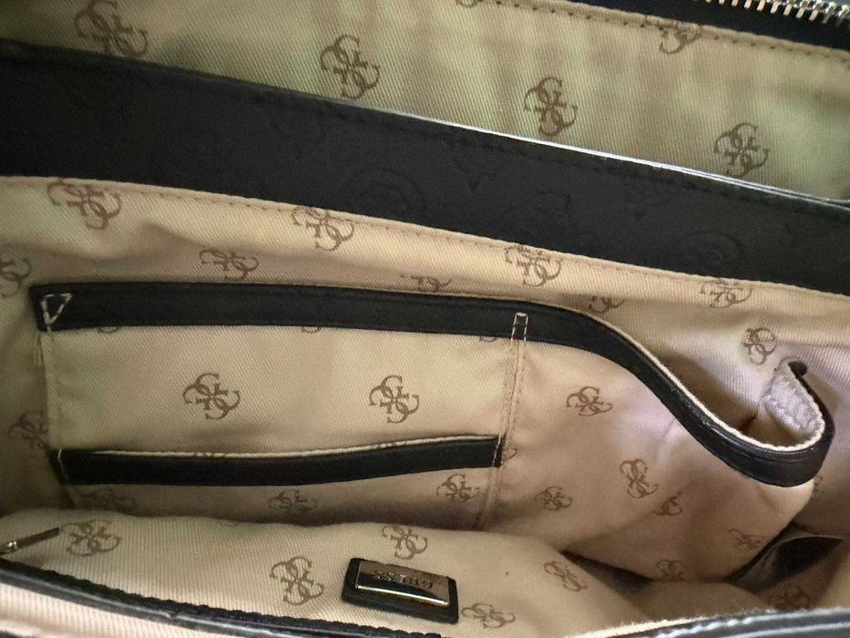 Оригинална дамска чанта Guess