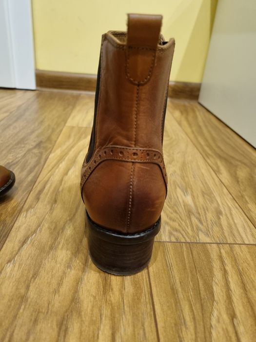 Продавам кожени боли на фирмата Massimo Dutti