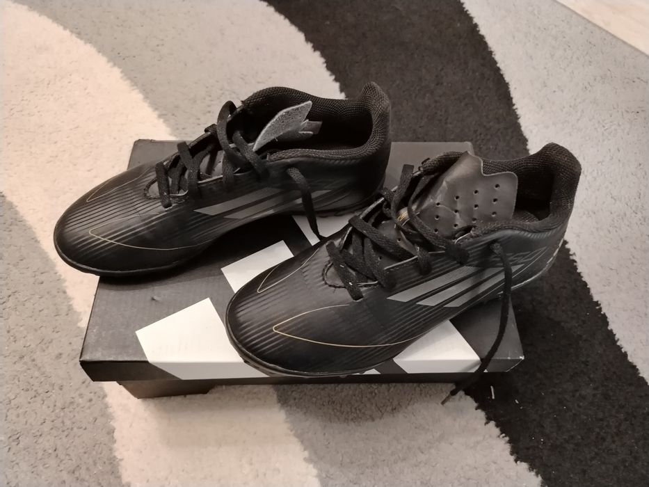 Футболни обувки Адидас 36 номер