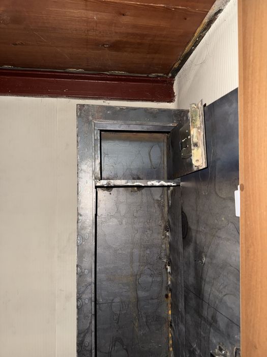 Сейф-шкаф металлический