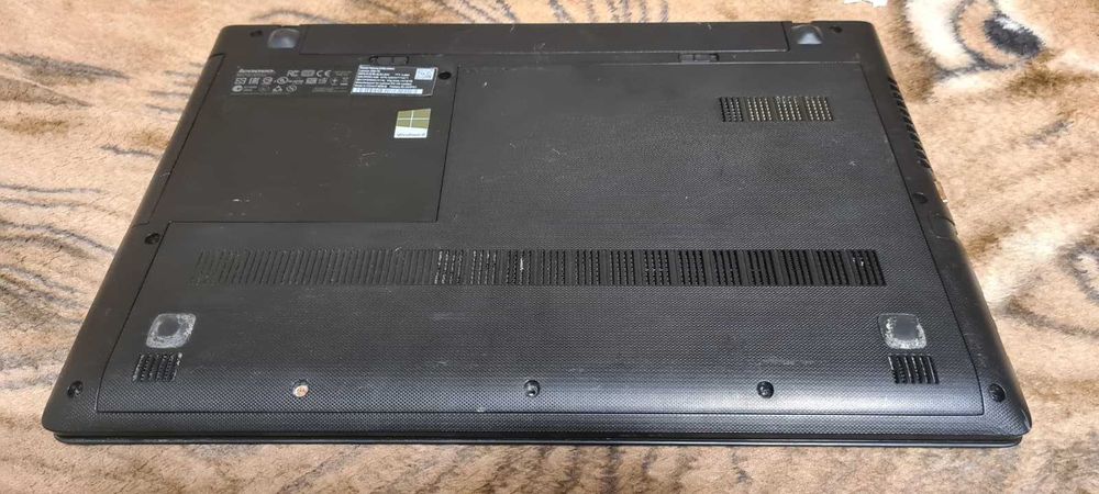 Laptop Lenovo cu procesor A8-7100,8 Gb RAM si HDD de 500 Gb,stare buna