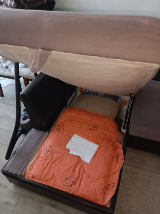 Продаю диван угловой большой