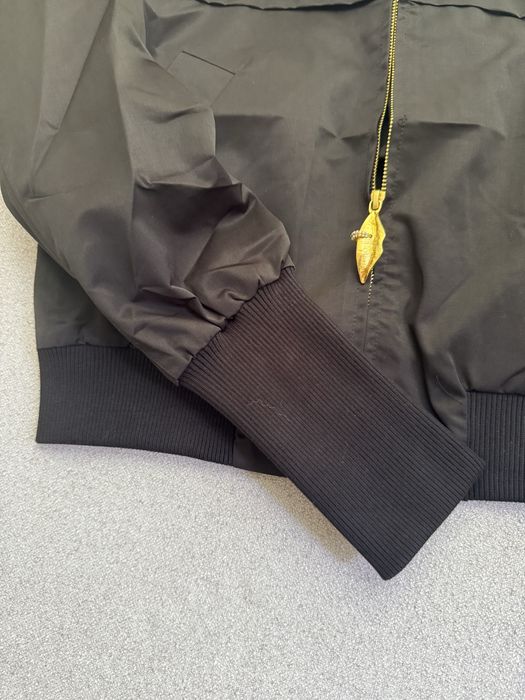 Продам куртку женскую Sciaparelli