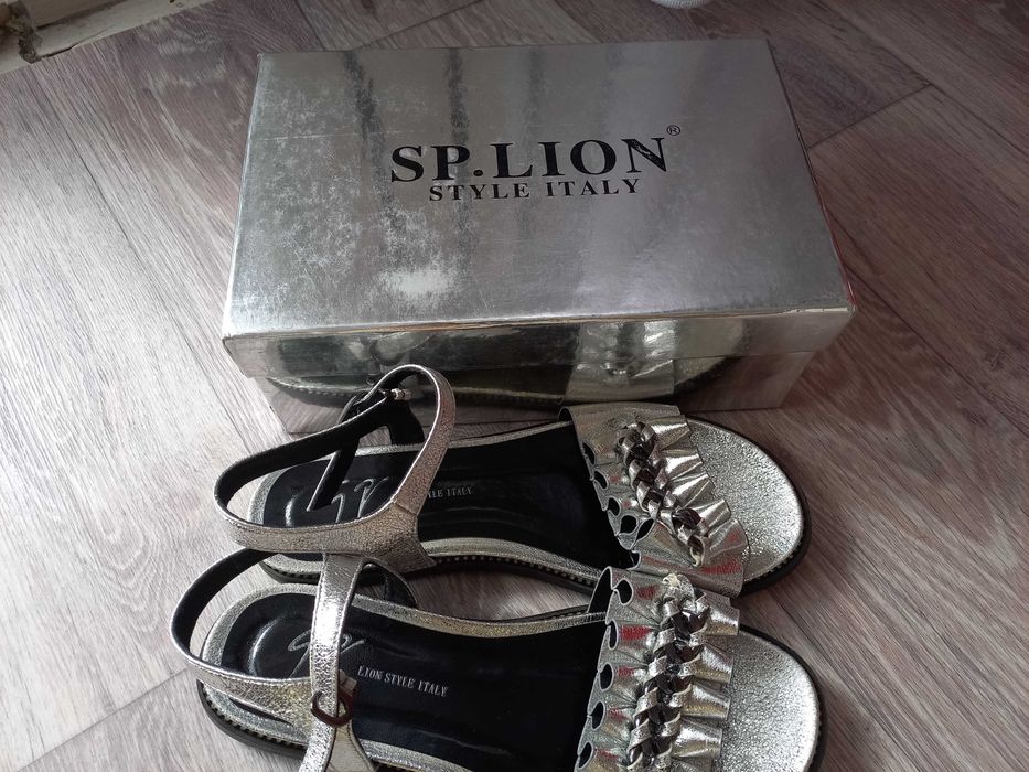 Продам женскую/для девочки обувь