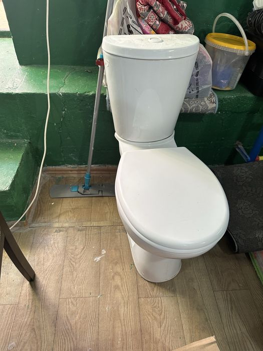 Продам б/у унитаз и раковину со смесителем