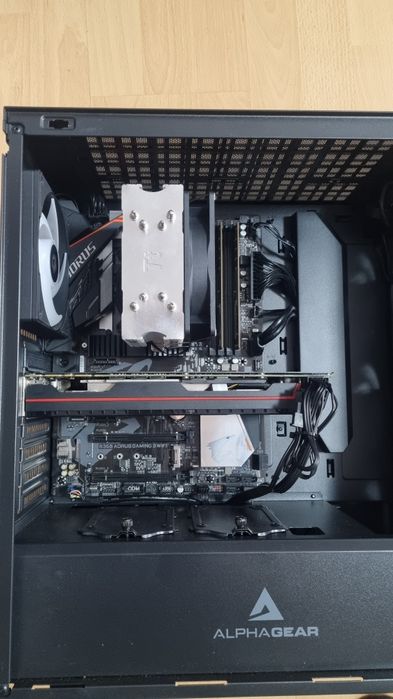 Unitate PC Gaming: i5 8500/16GB RAM/GTX 1080 8GB/256SSD M2/1TB/ARGB