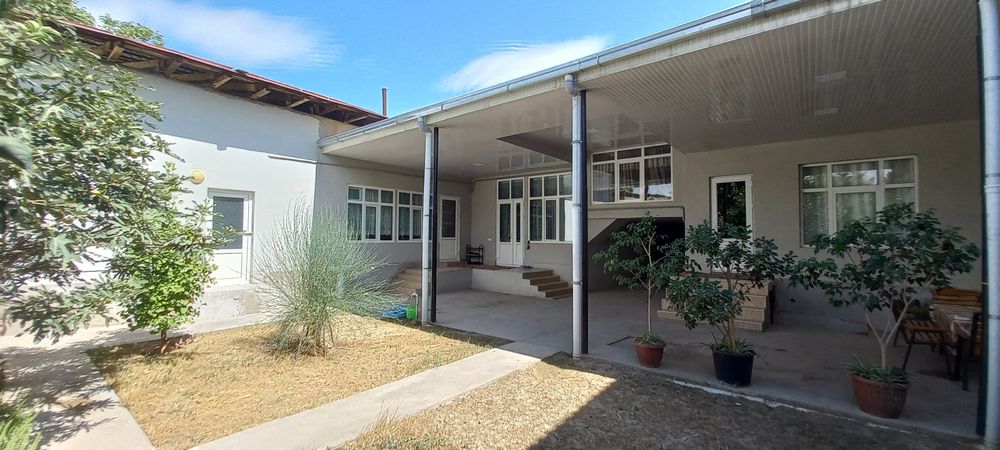 Uchaska 8 sotik 7 ta hona bor 3 ta spalni 2 ta zal 2 ta kalidor