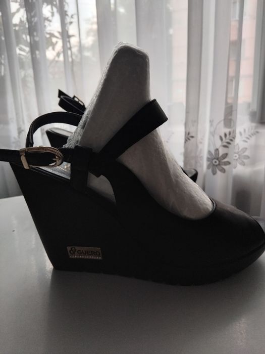 Босоножки кожанные