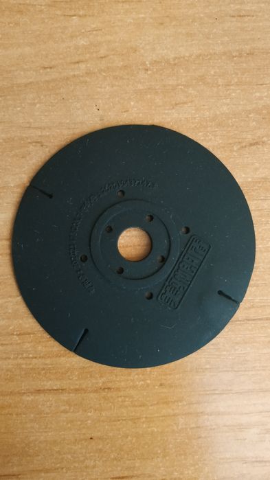 Protecție silicon pentru orificiu brat ștergător auto.