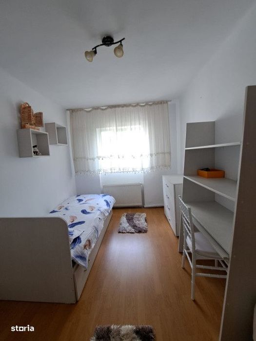 Apartament cu 3 camere, etaj 3 din 3, Zona Bilascu