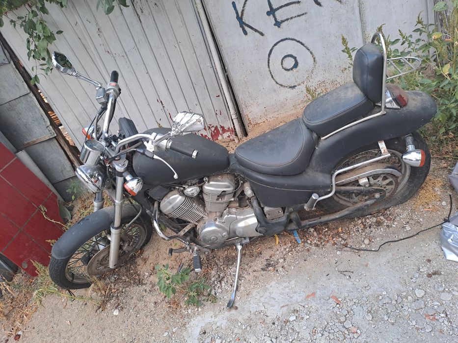 Vând Honda Shadow an 1992  acte în regulă plus fiscal, Trebuie baterie! Preț 1000de euro.