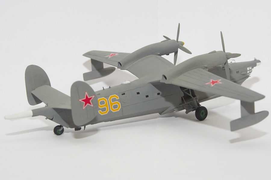Сборная модель самолета-амфибии Бе-12 (ВЭ, 1/144).