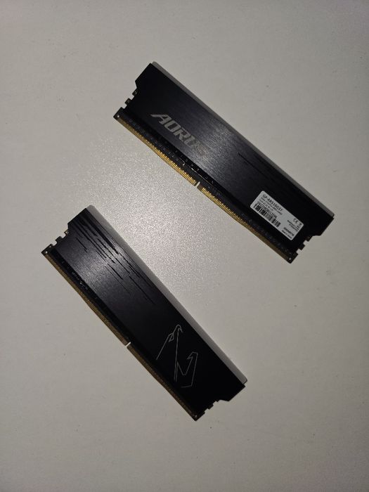 Memorii ram aorus ddr4 16gb 3733MHz