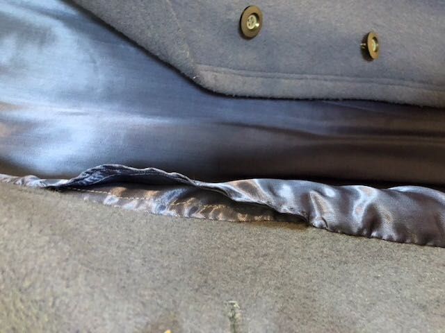 Vând palton din stofa de lâna, căptușit, pentru femei