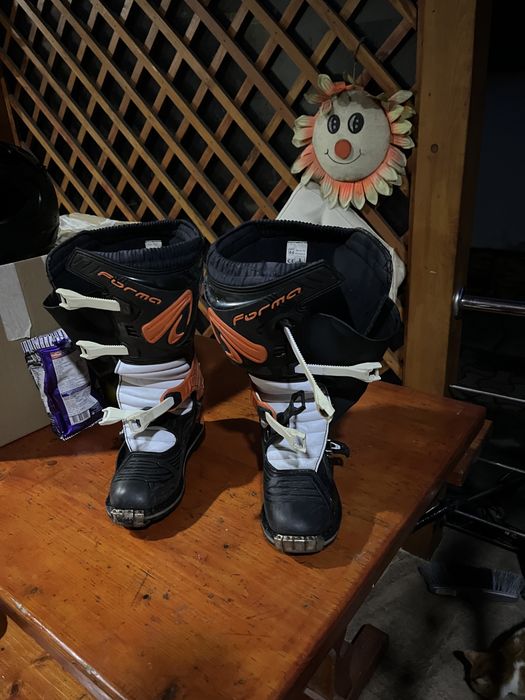 Vand echipamenu pentru motor