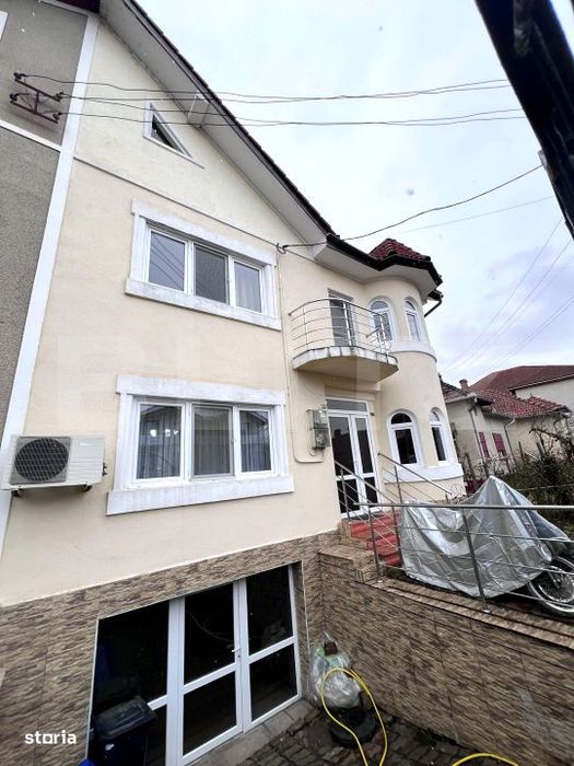 Casa tip duplex – 272 mp utili, 9 camere ,in  zona Cetate