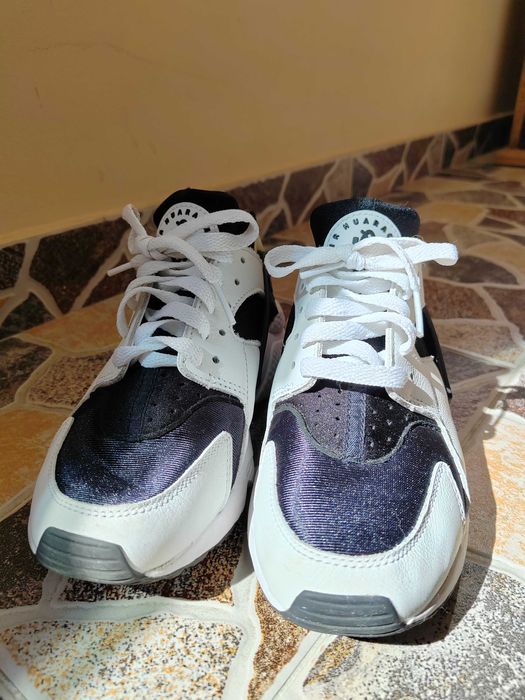 Nike Air Huarache
Black/ White-Black