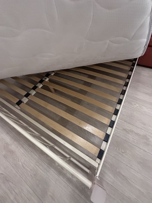 Продам кровать с матрасом