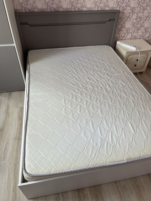 Кровать и шкаф вместе