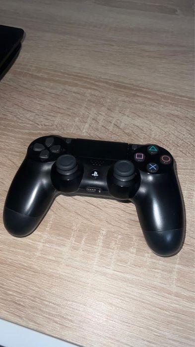 PS4 Slim 500GB + Controller Original Sony + GTA V + FIFA 14/19/20