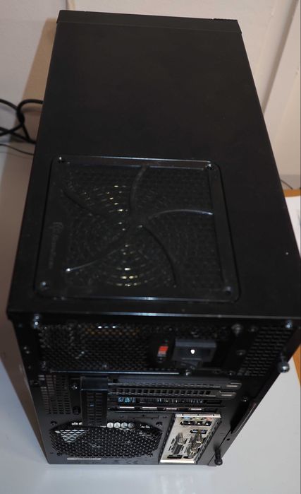 Бюджетна ентри левъл гейм-машина