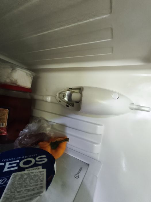 Продам холодильник Indesit