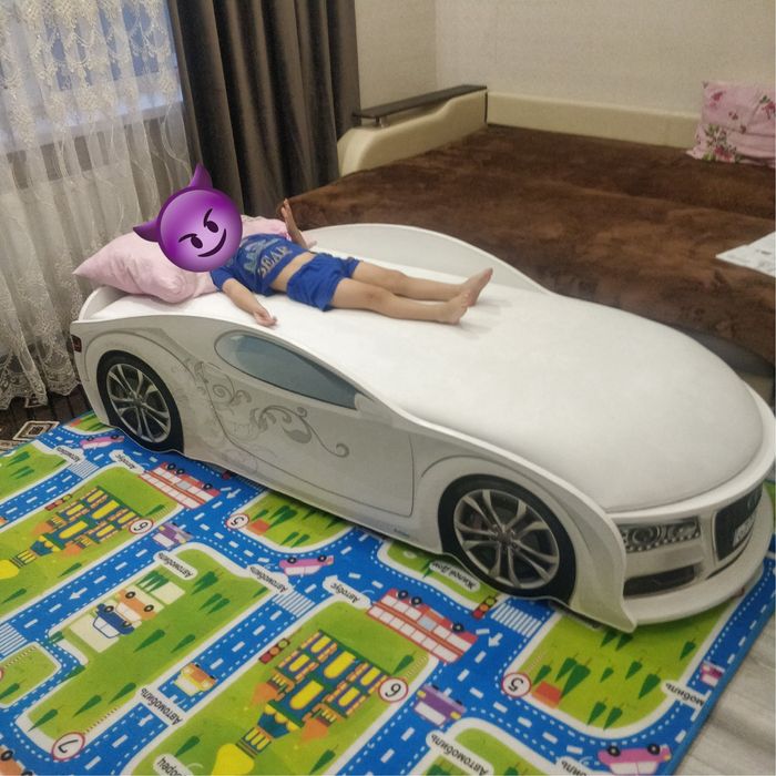 Продам кроватку машинку