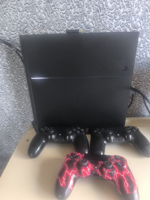 Продам прошитую пс4