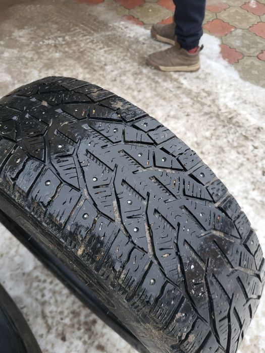 Продам б/у комплект шин 225/60 R17