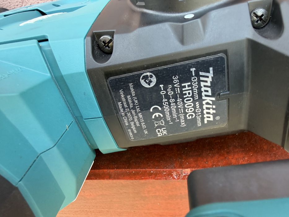 Makita rotopercutor cu aspirator pe acumulator