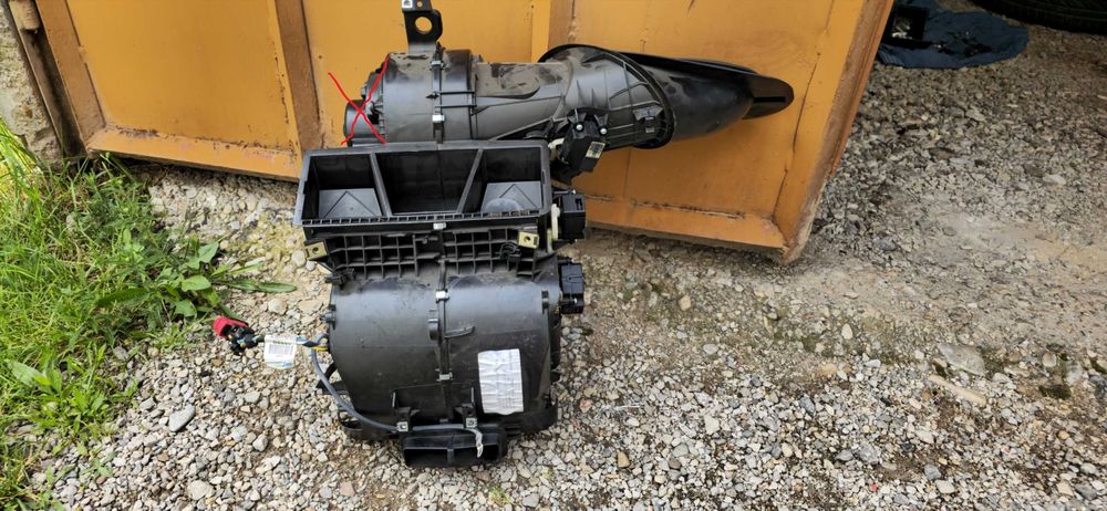 Продавам части от пежо 307 хечбек преди фейслифт 1.6HDI 109к.с